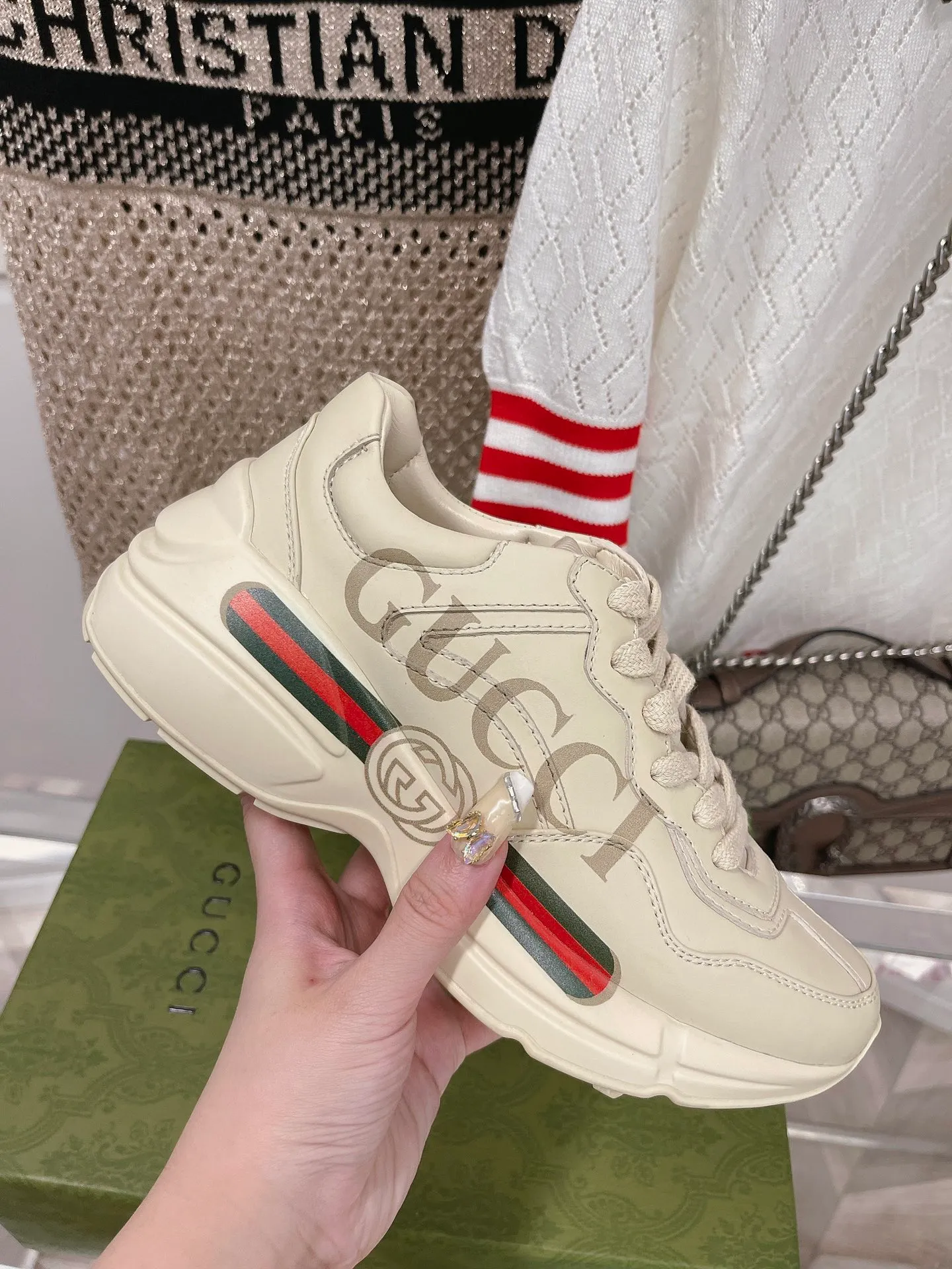 👟👟Ex-factory price 480👟👟Women's shoes, women's clothing, upgraded version 2022 Gucci Gucci top version couples' dad shoes series is new! 🖤 ⚠GG couple’s dad shoes have been popular in recent years; new colors are updated constantly; Gucci has updated new colors in 2022, and our home and counters have new ones at the same time. This classic dad shoe has celebrities and Internet celebrities Anchors and others are sure to plant grass and call ❤ Classic fashion style, distressed leather surface, 5D drawing printing; mixed surface splicing colors, etc... Original customization (off-white eco-friendly cowhide, first layer of cowhide inside), original outsole... Shiny colorful drawings embellish the sides of the shoe body, old color rubbing, package production technology, 1:1 creation / only to make the best shoes. Size: Women’s 35-45